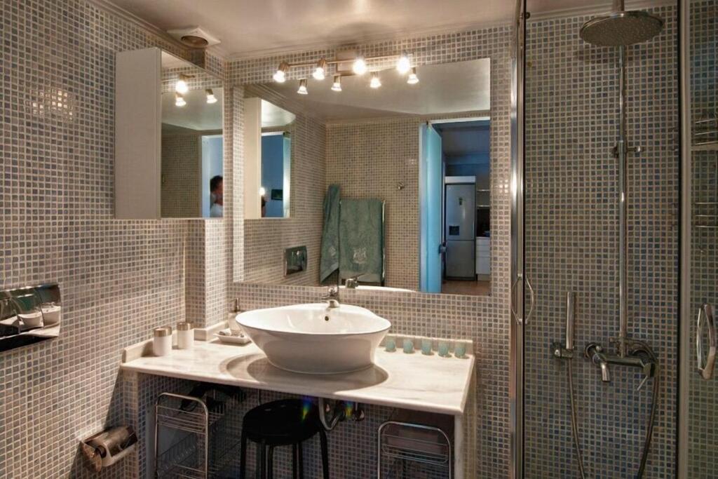 Acropolis Luxury Apartment With Balcony Афины Экстерьер фото